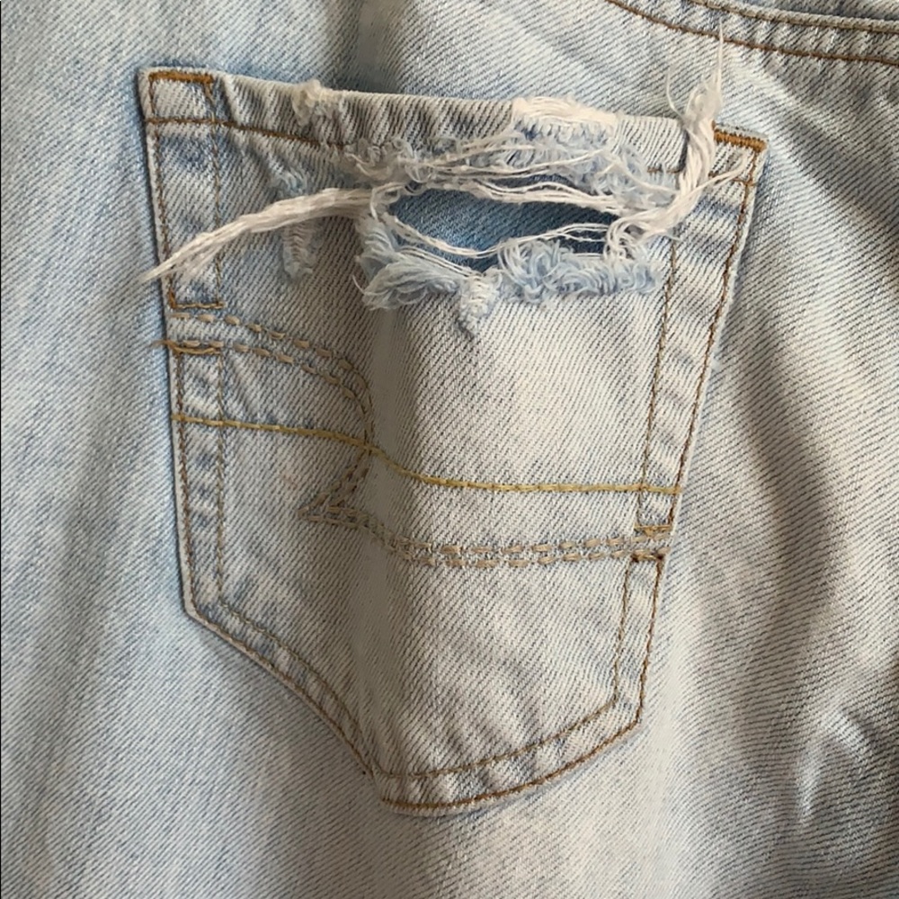American Eagle distressed light wash capris - Picture 4 of 6